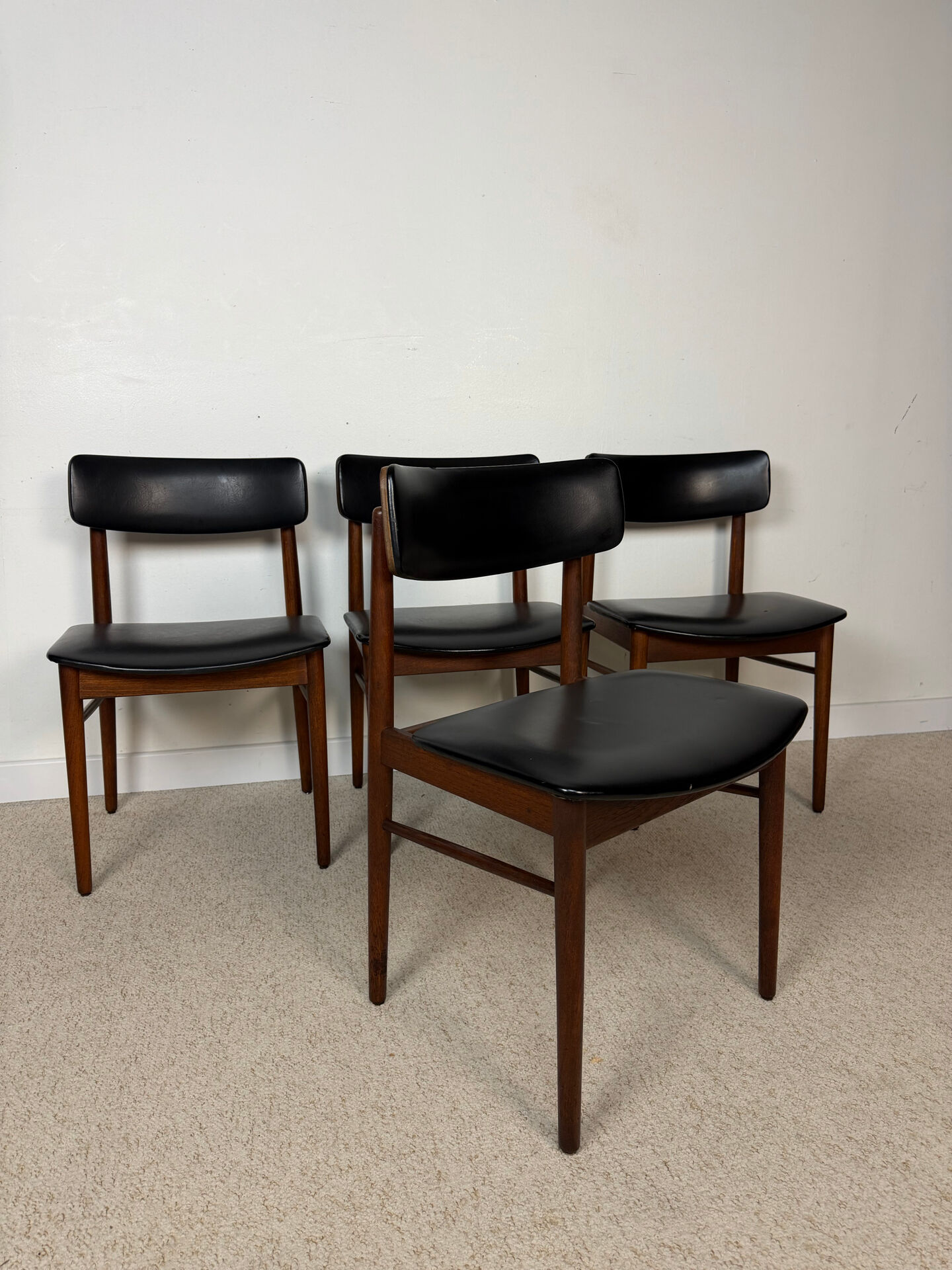 6 vintage Scandinavian chairs attributed to SAX – 1960s