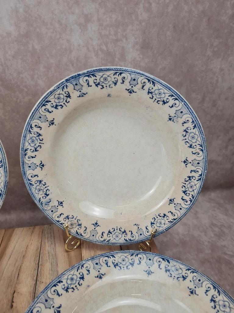 Set of 7 antique deep plates from Creil and Montereau, La Vallières service, 23 cm