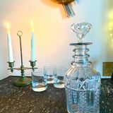 Round carfe in chiseled glass