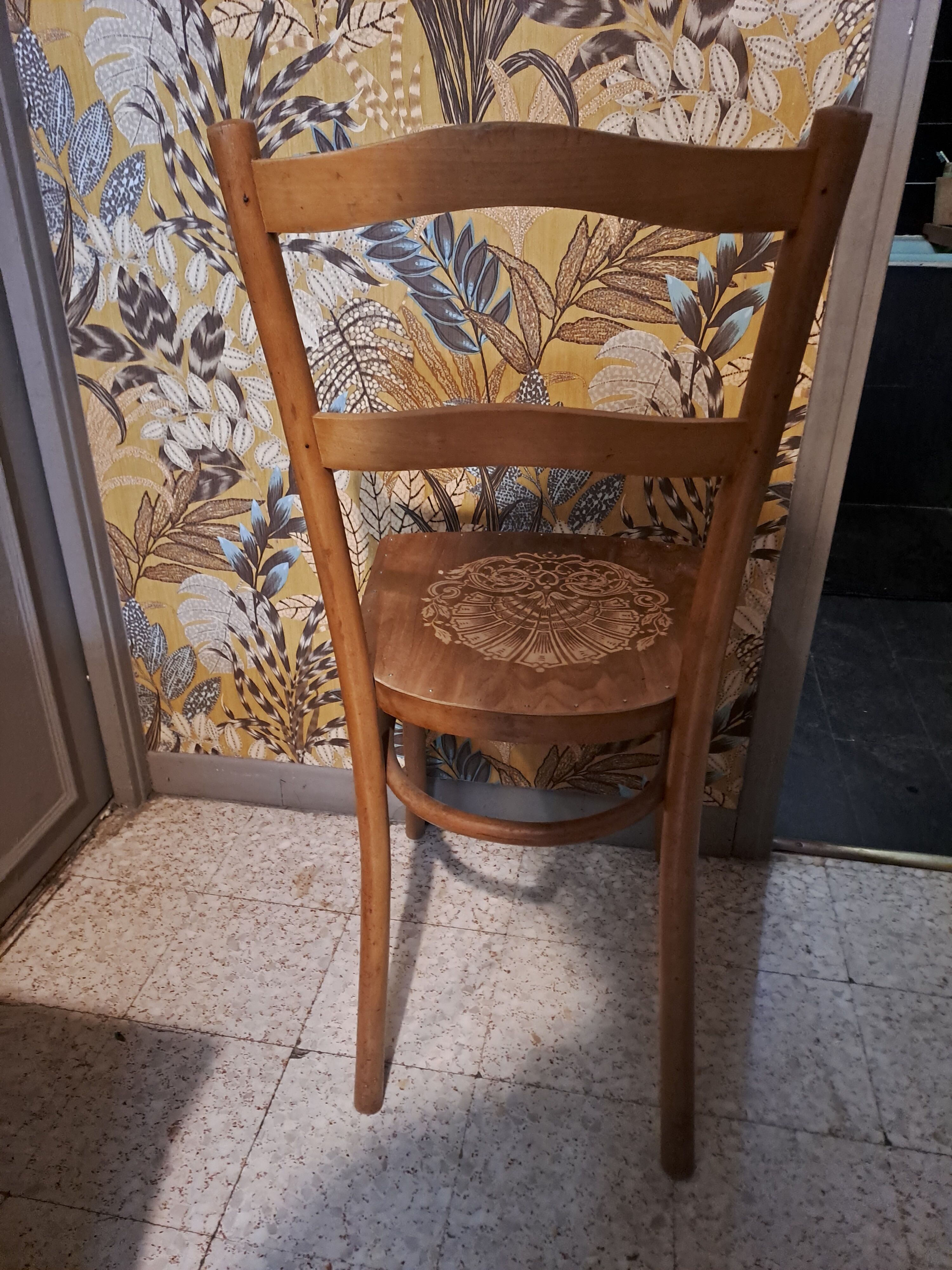 Chaise de style bistrot en bois blond 1940