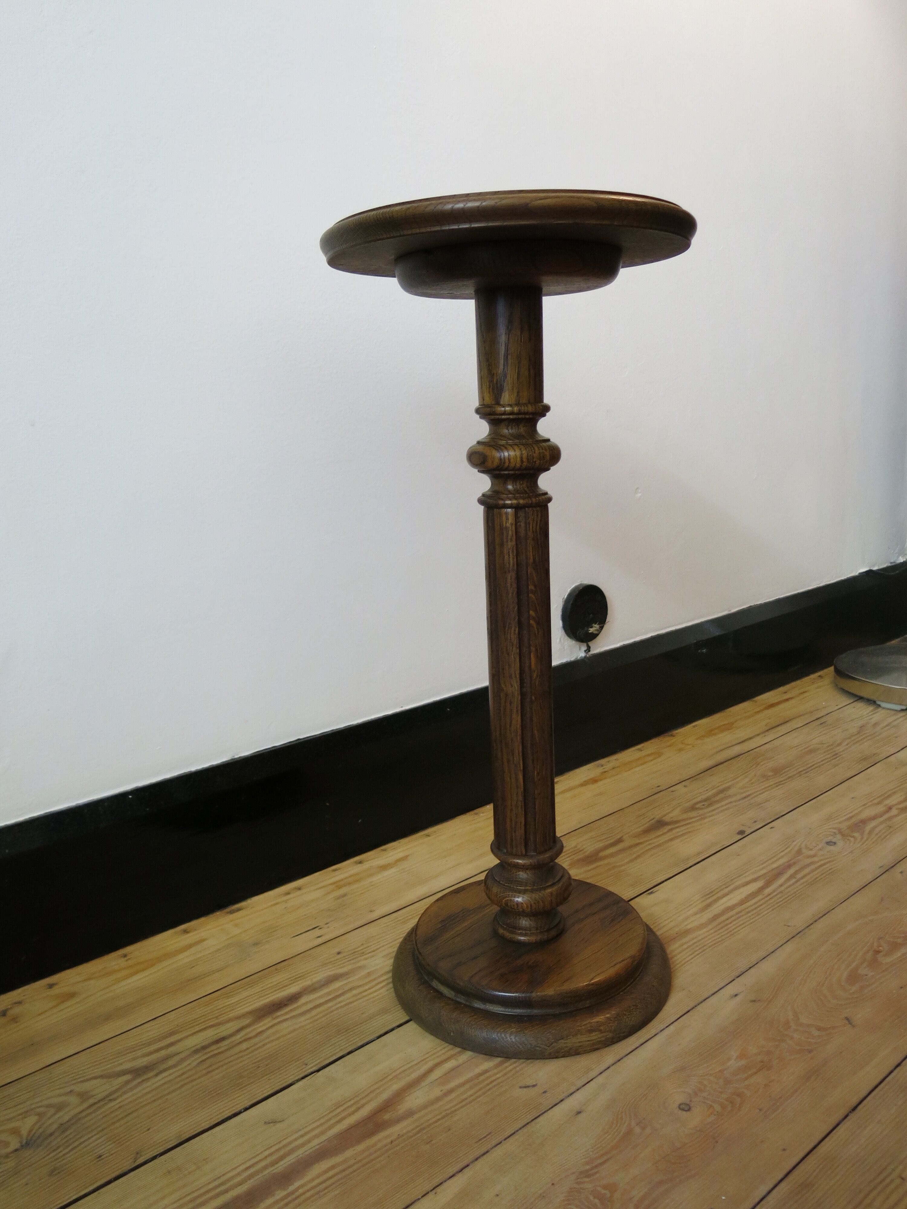 Elegant solid wood plant holder