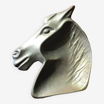 Metal horse ring holder