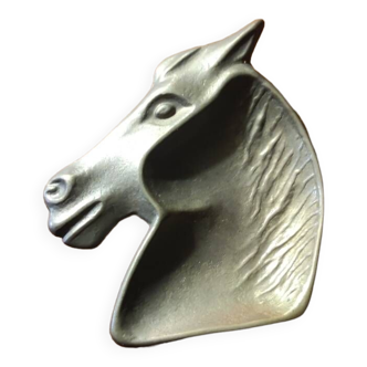 Metal horse ring holder