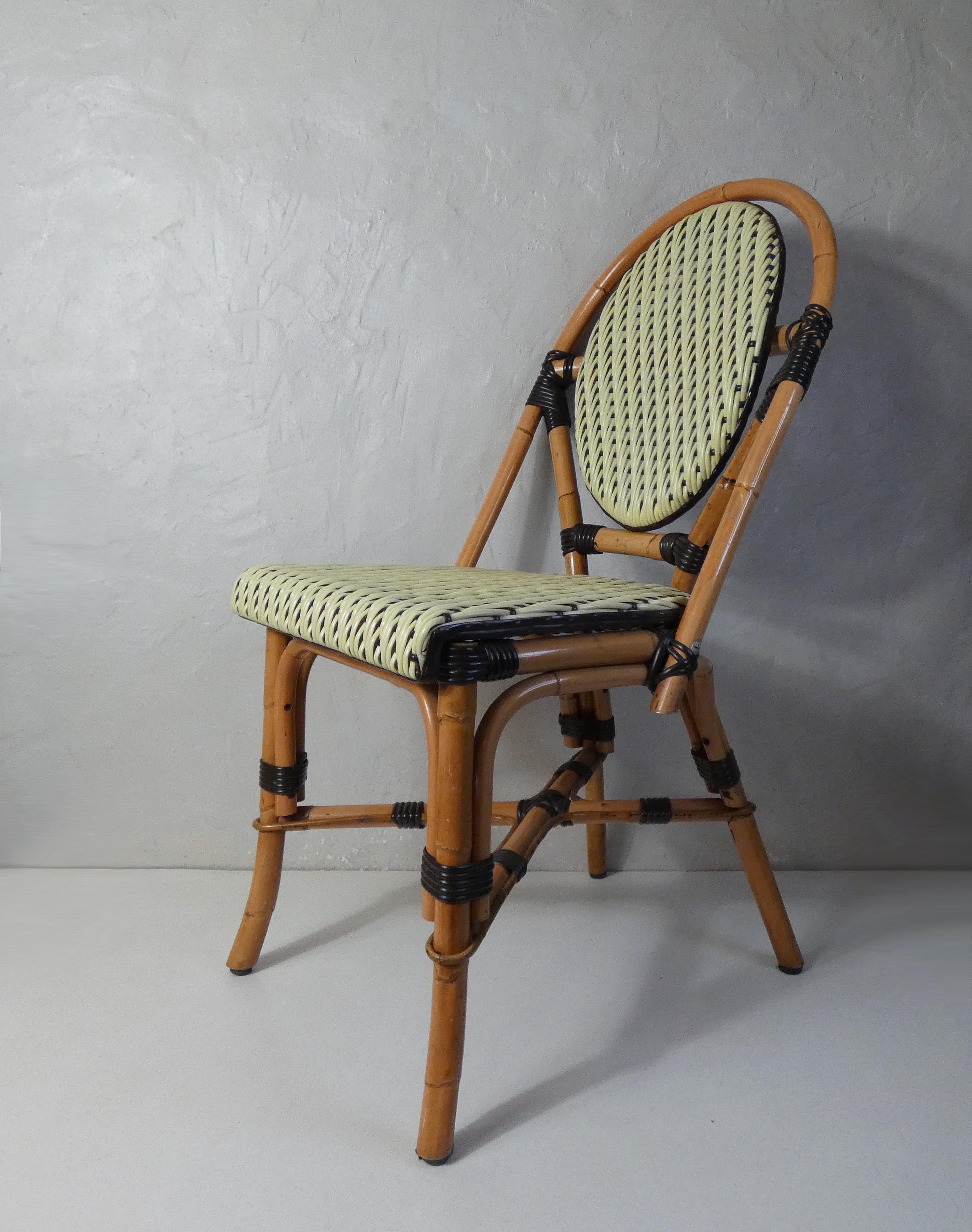 Bistro chair medallion in rattan and scoubidou