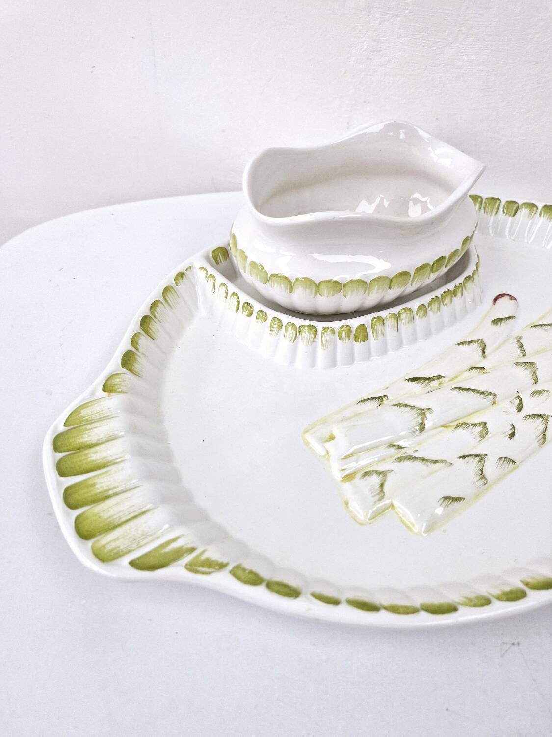 Grand Plat A Asperges Avec Saucier Vintage Céramique Barbotine