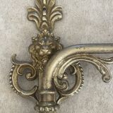 Adjustable wall light in brass and gold metal.