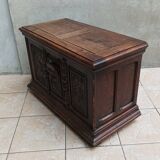 Renaissance oak chest