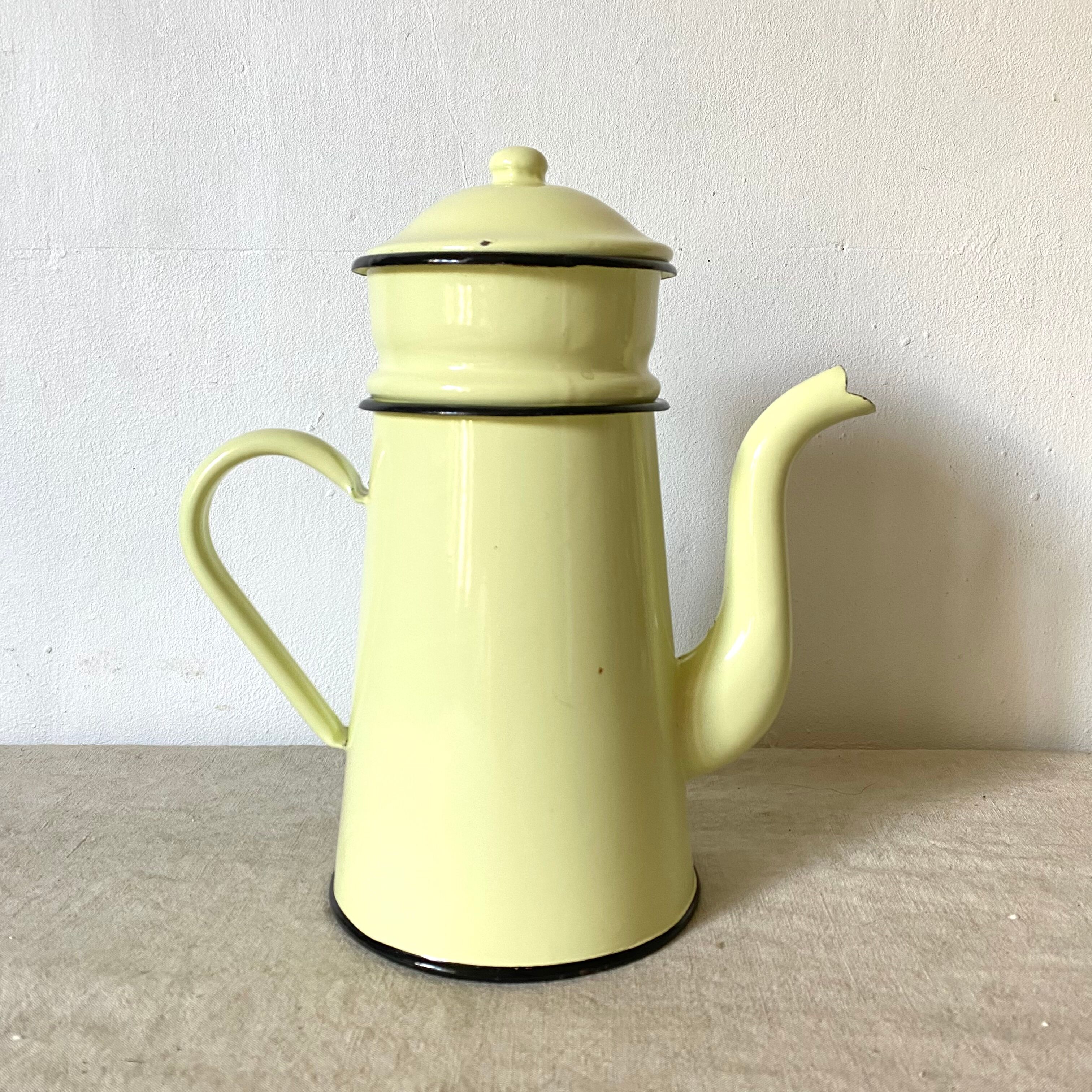 Cafetière en tôle émaillée