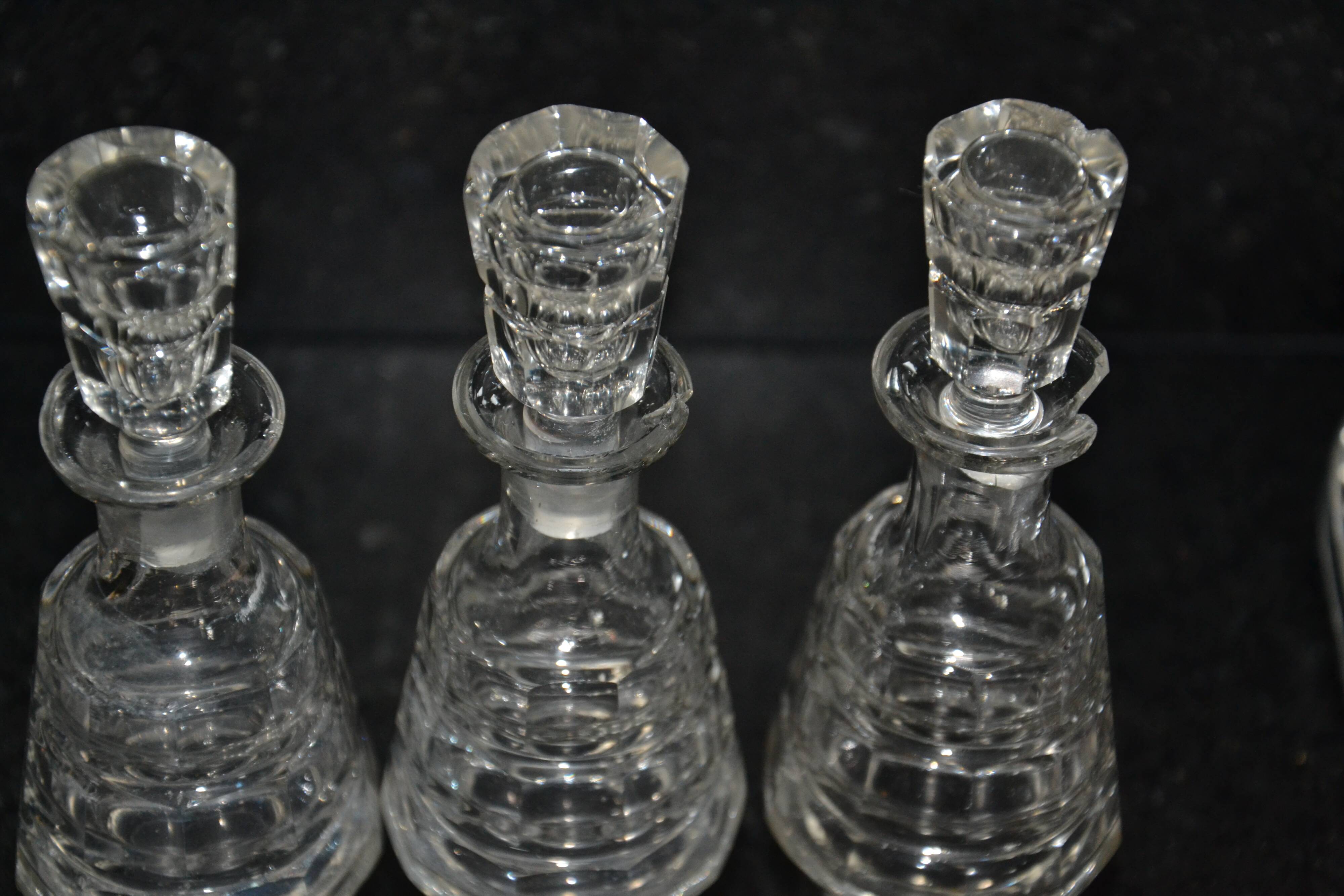 Silver-plated oil and pepper server in Art Deco style.