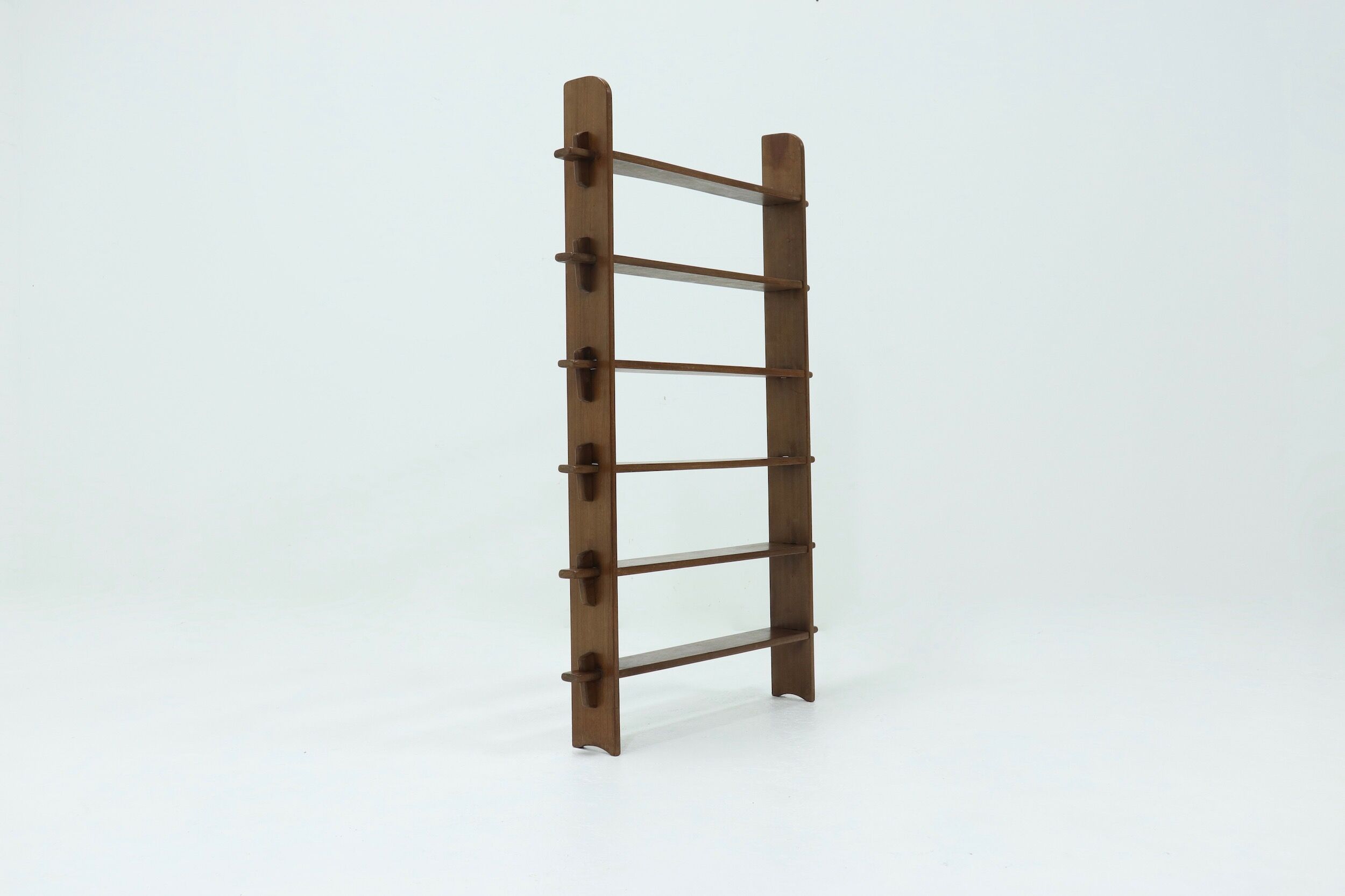 Constructivist wooden standing shelf from the 1960s