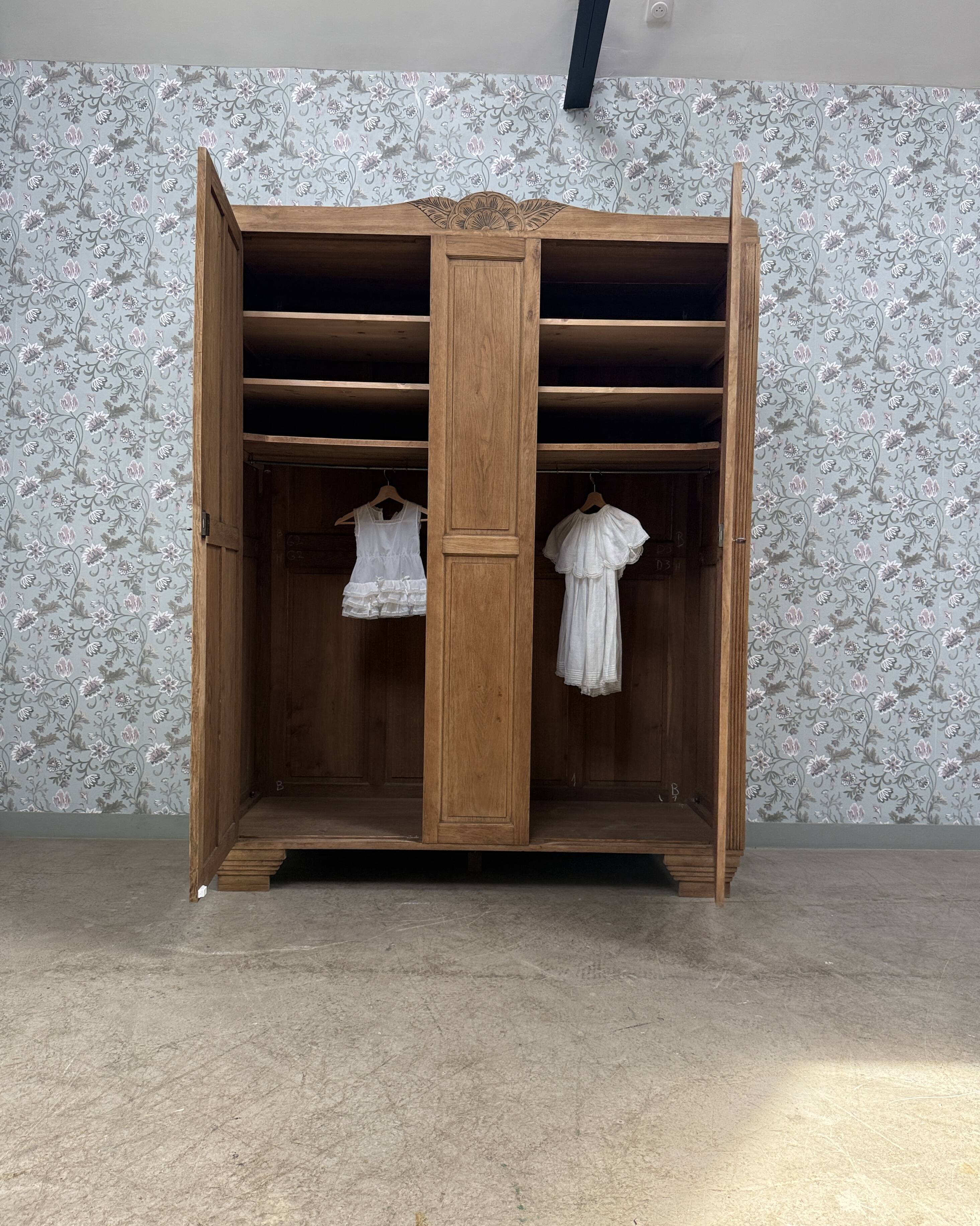 Grande armoire Art Dévo en chêne massif (rénovée)