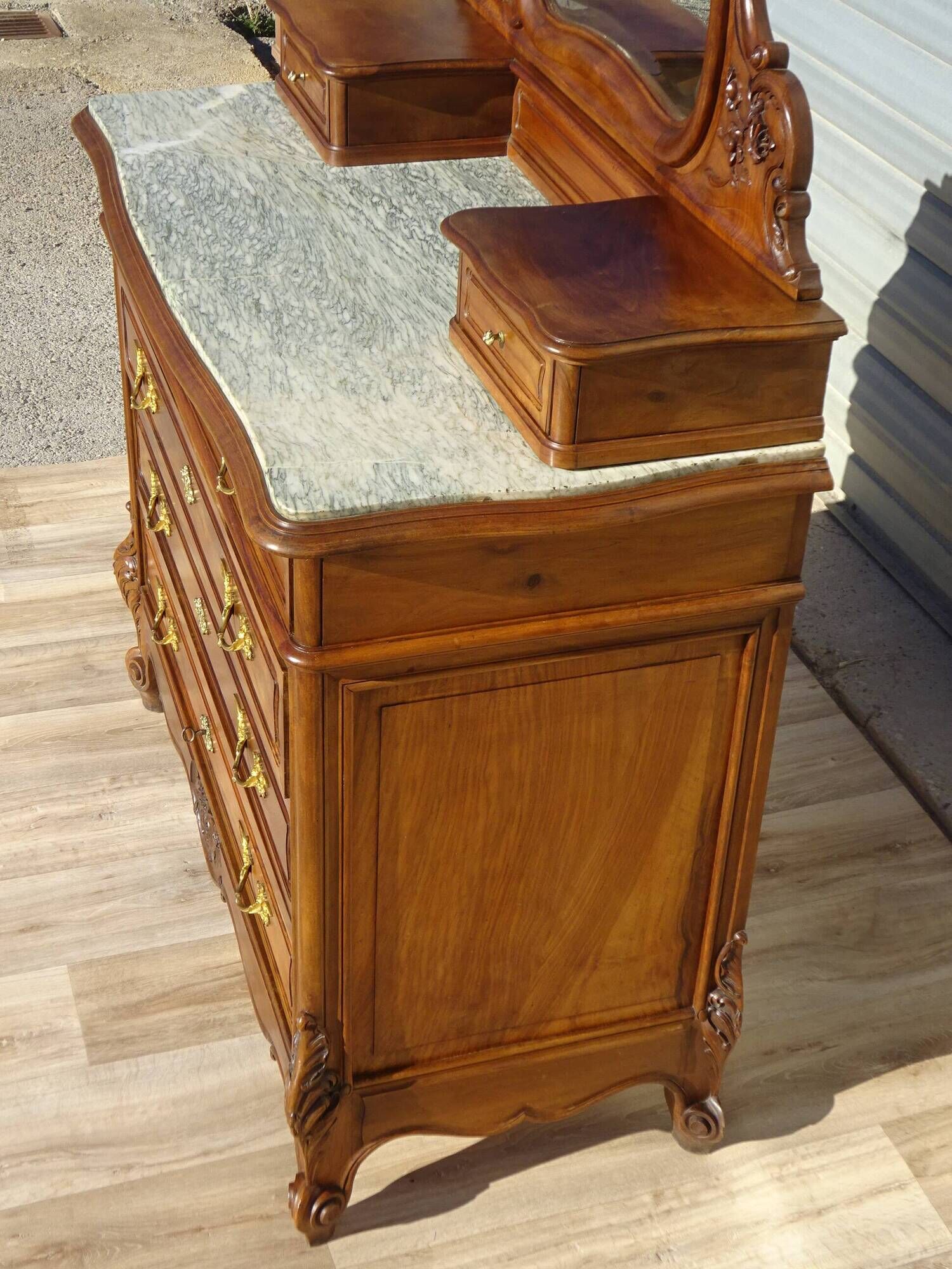 Commode en noyer Louis XV avec miroir
