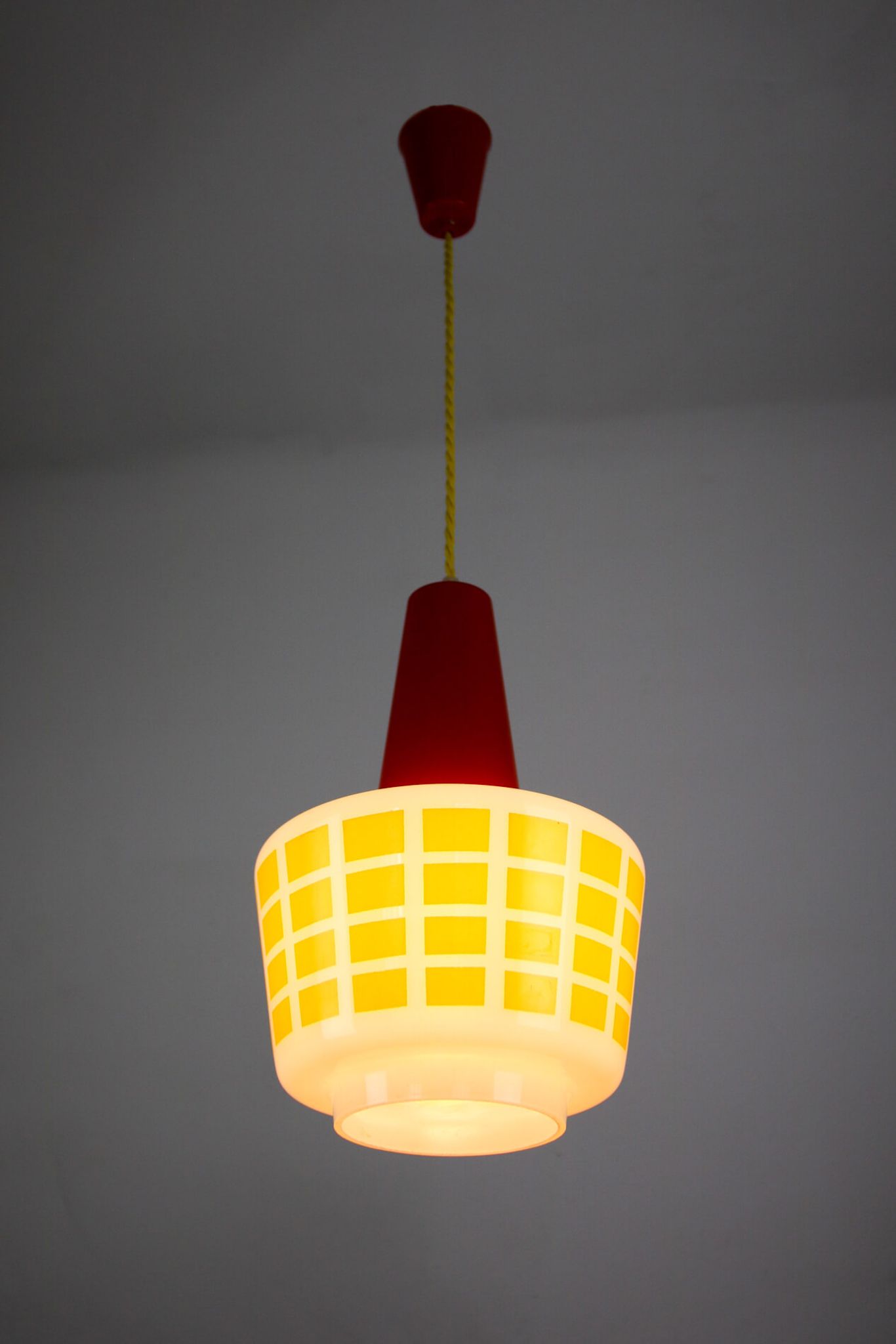 Suspension en verre rouge et jaune