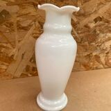 Ancien Vase Soliflore Opaline Blanche Col Corolle Vintage