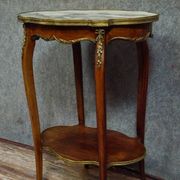 Table d'apparat - guéridon de style Louis XV, en acajou finement travaillé