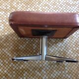 Low swivel stool