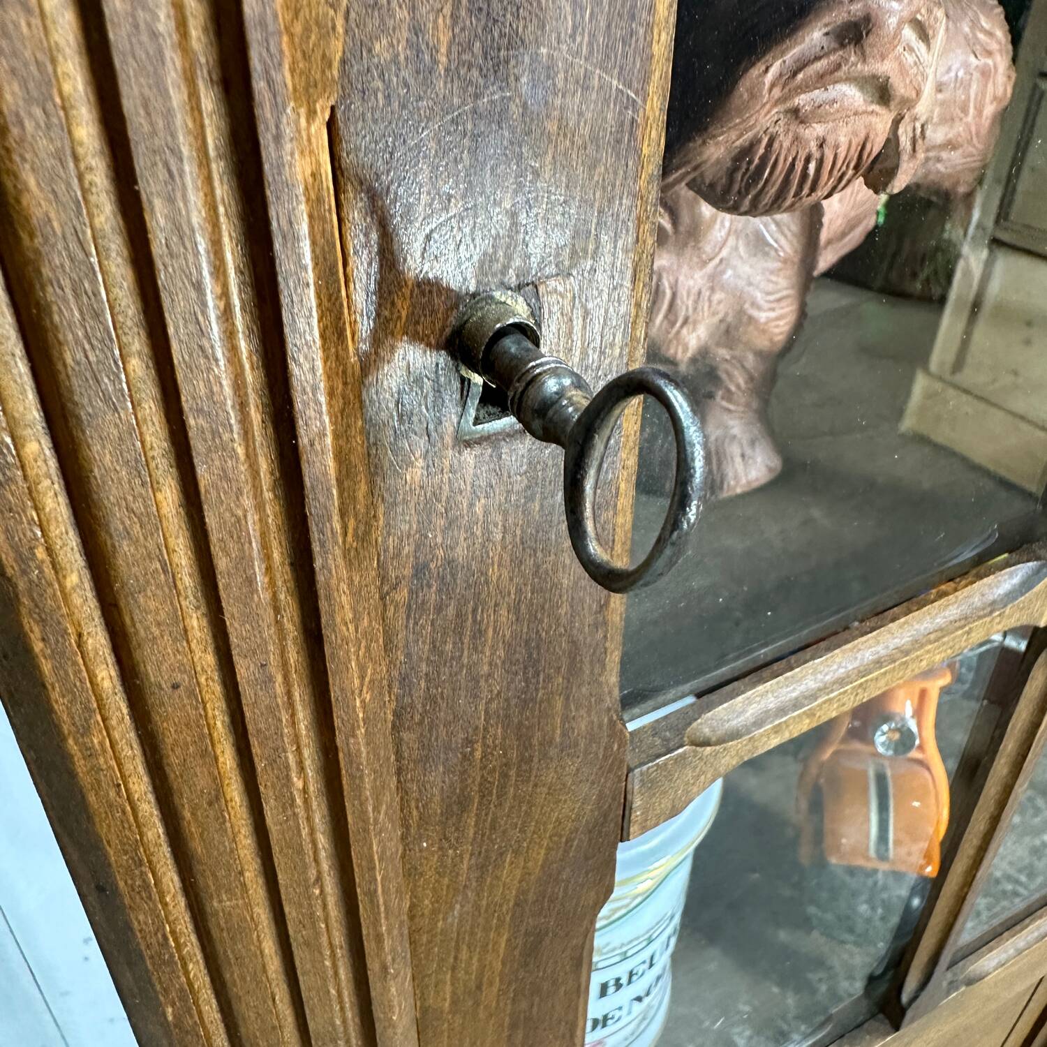 Vitrine parisienne en bois