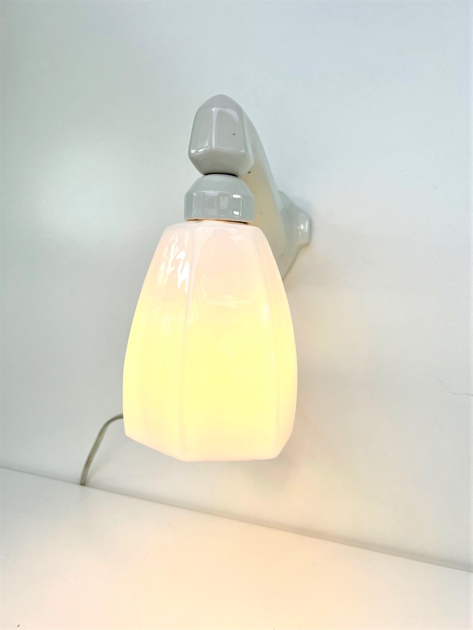 Wall lamp 1930 1940 opaline and porcelain of sarreguemines