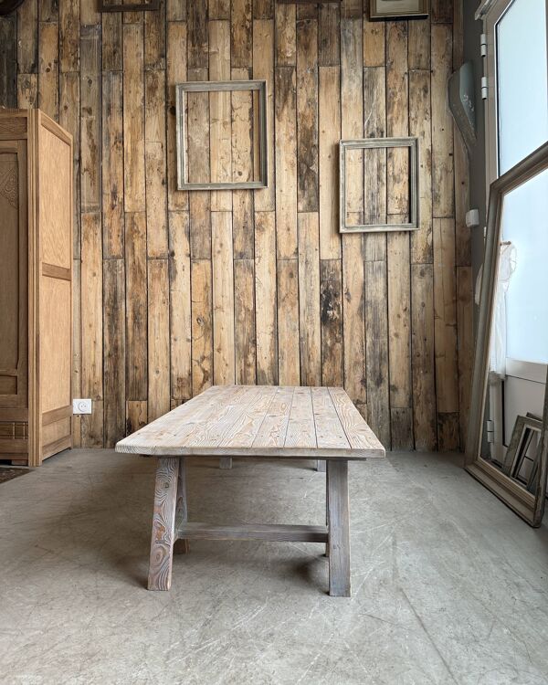 Table basse à tréteaux