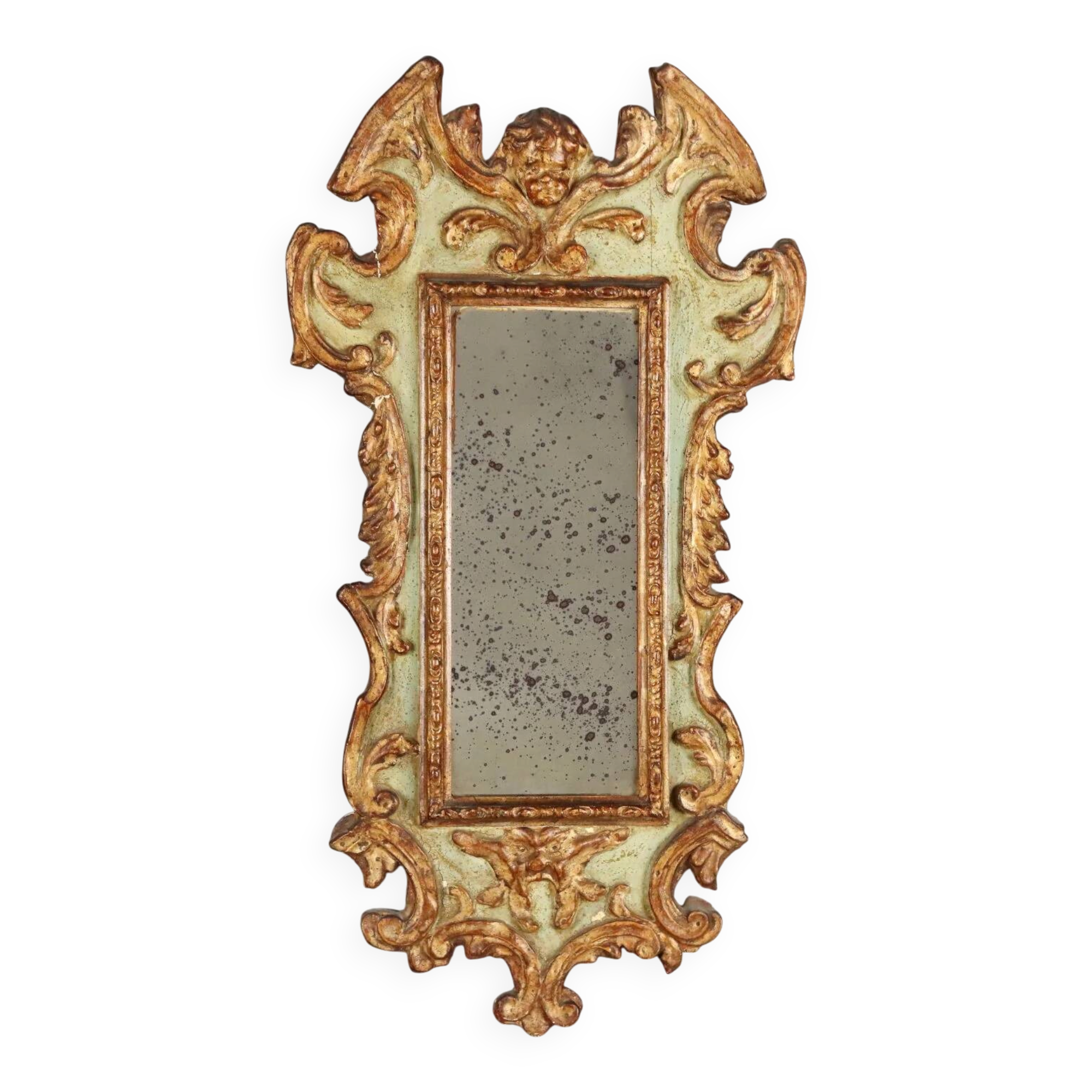 Miroir en bois de mélèze sculpté et doré