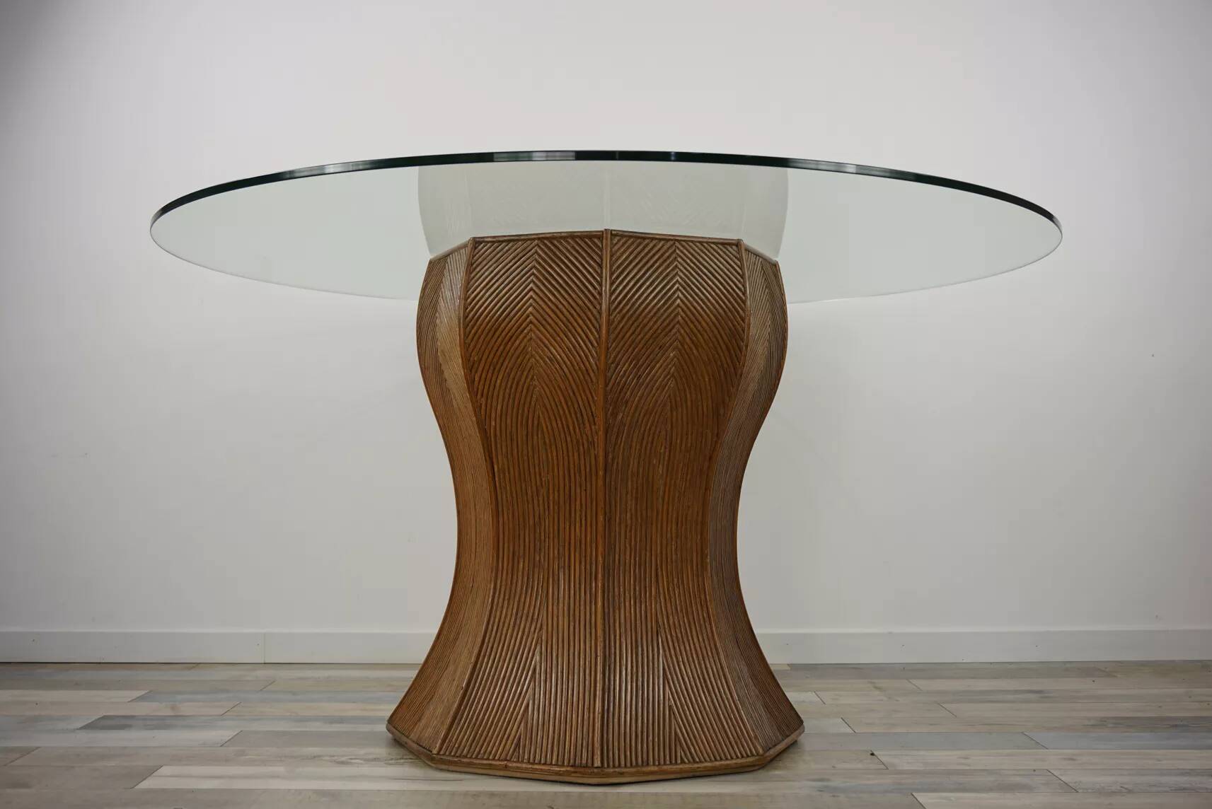 Round table from the 60s - 70s in rattan and glass
