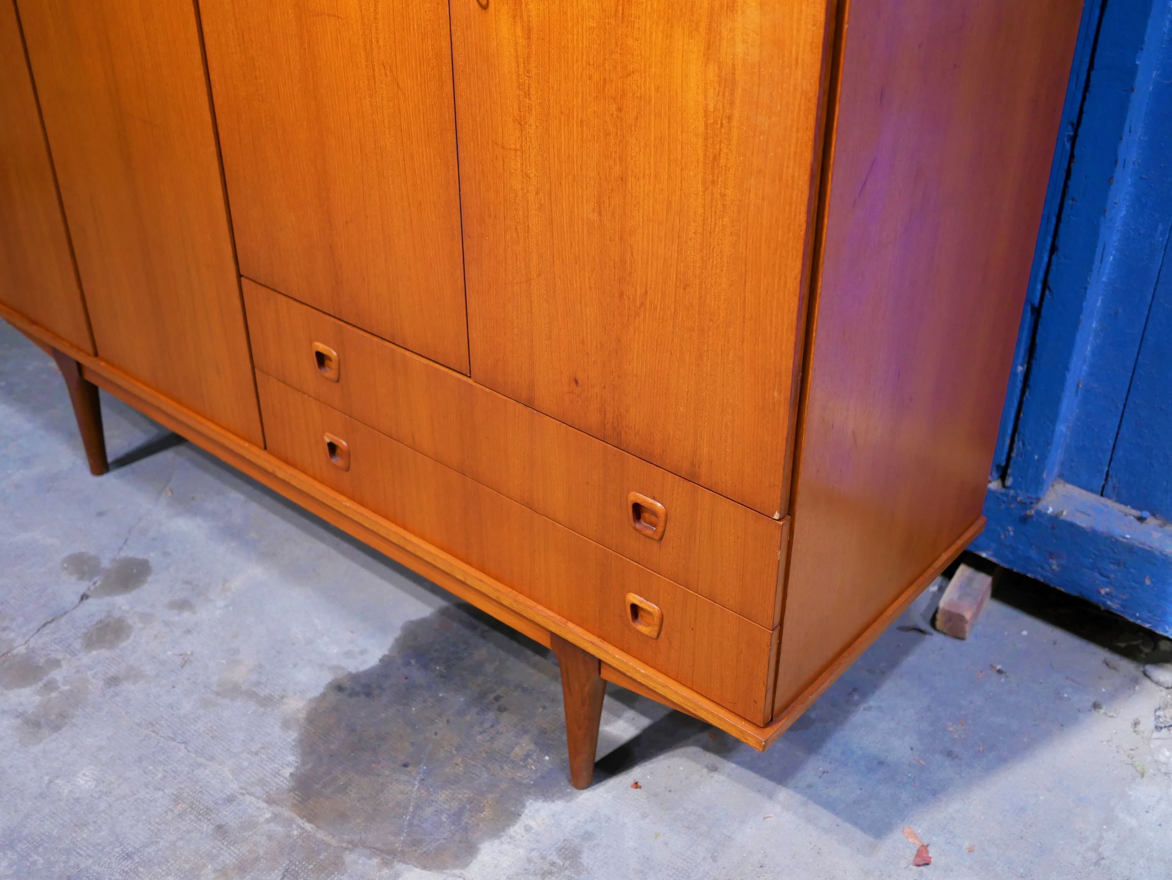 Vintage teak Cabinet