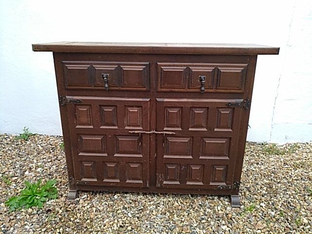 Low oak and wrought iron sideboard 18th/19th century