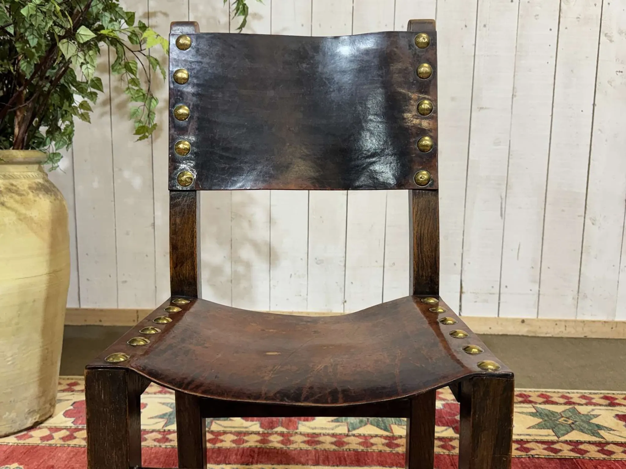 Set of 6 English chairs in oak and fine leather from the late 19th century.
