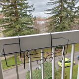 Set of two iron planters