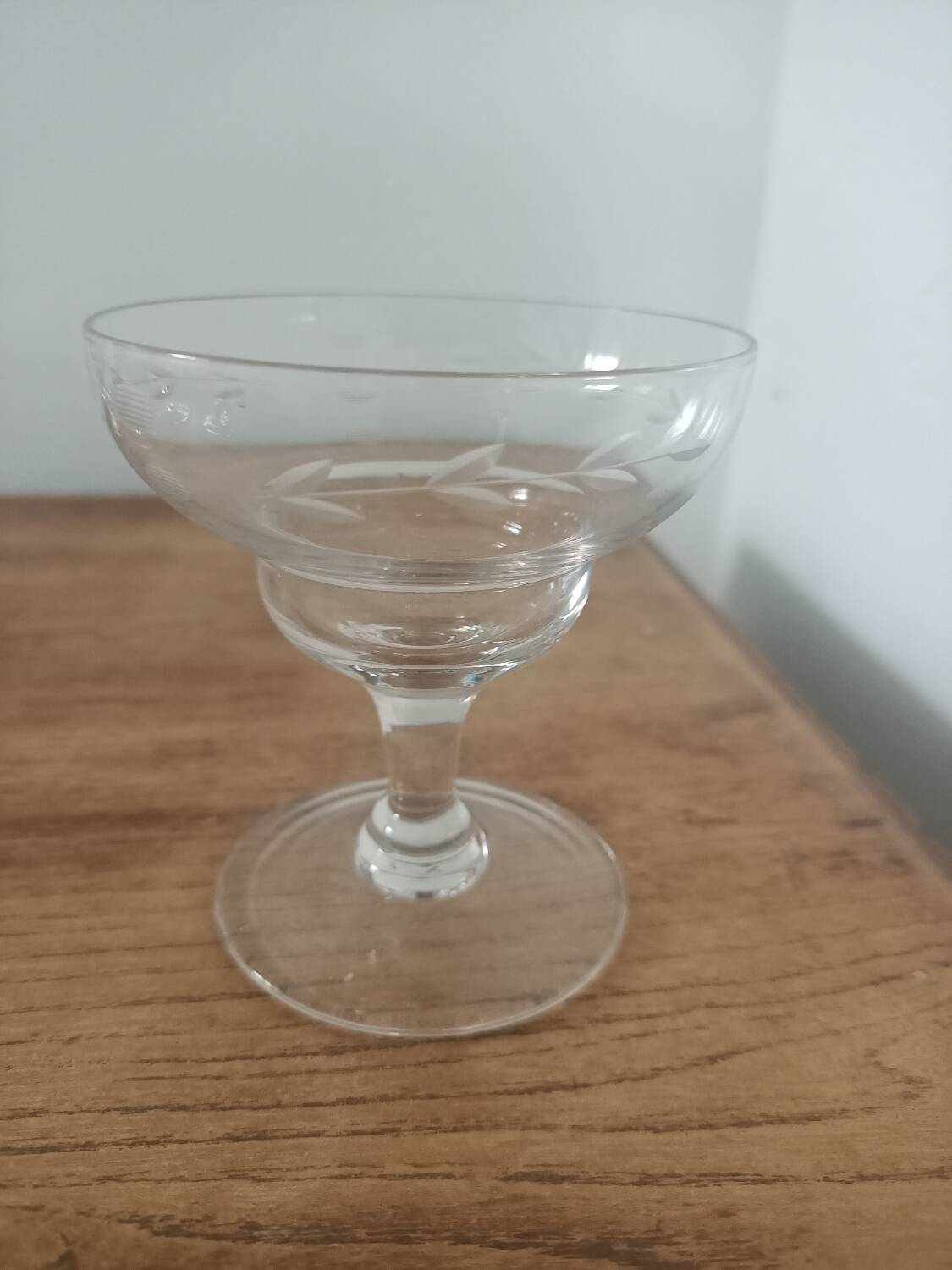 7 vintage cut champagne glasses