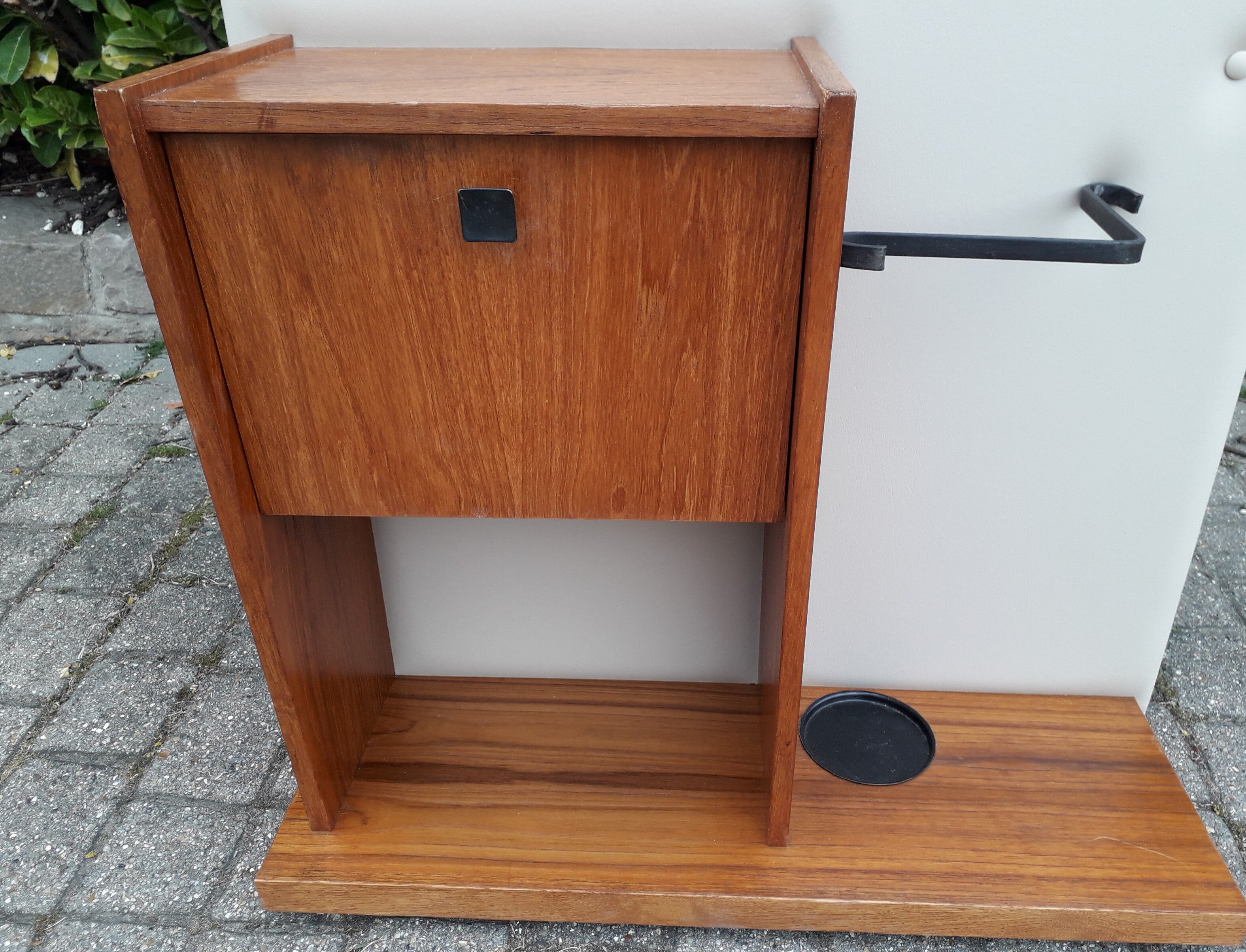 60s entry locker room