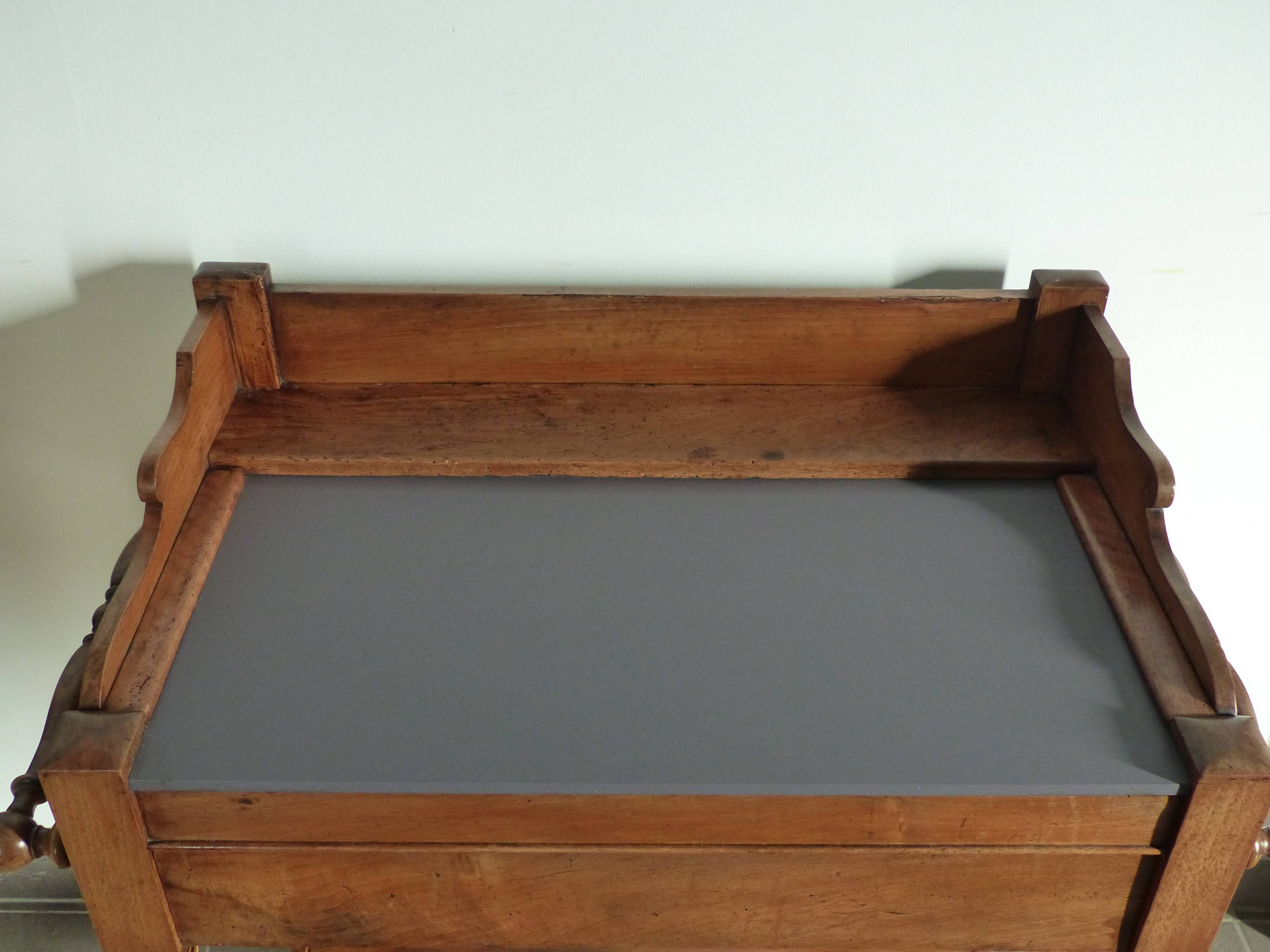 Late 19th-century walnut toilet table - Fully restored