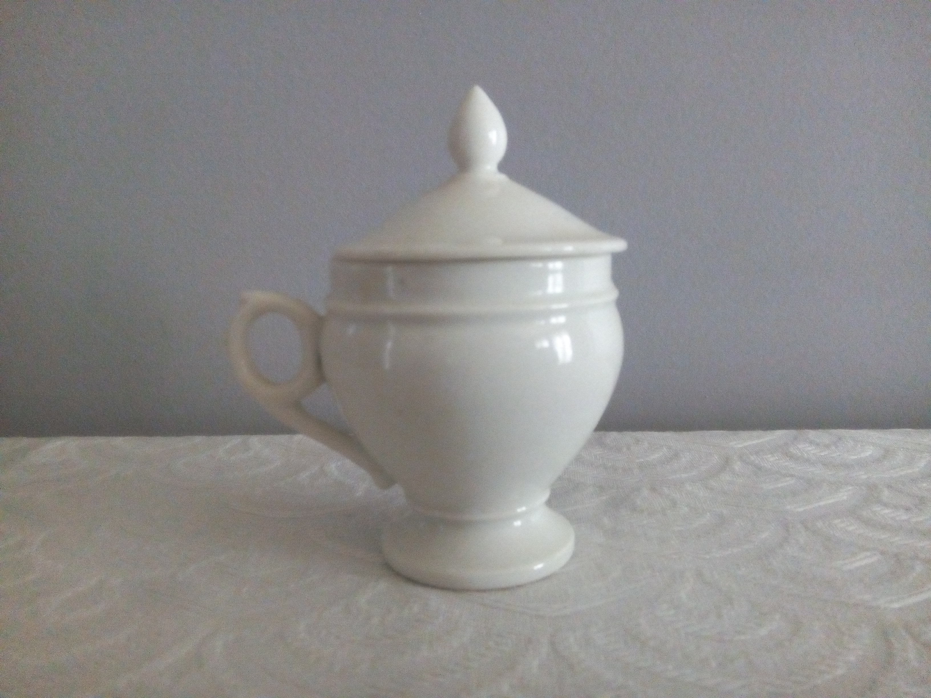 4 Porcelain cream jars