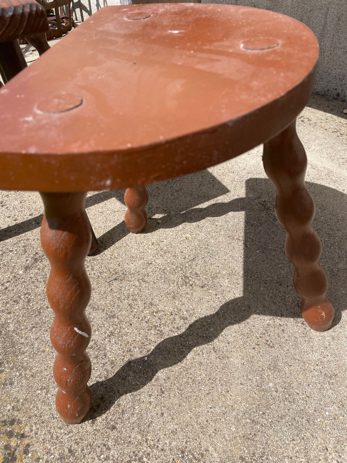 Tabouret en bois tripode