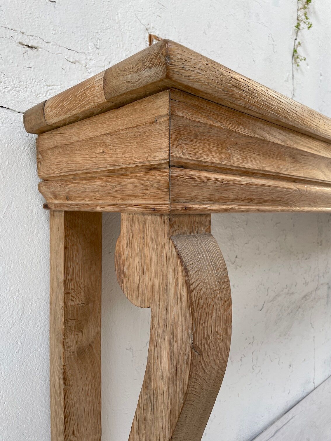 Raw oak butt console