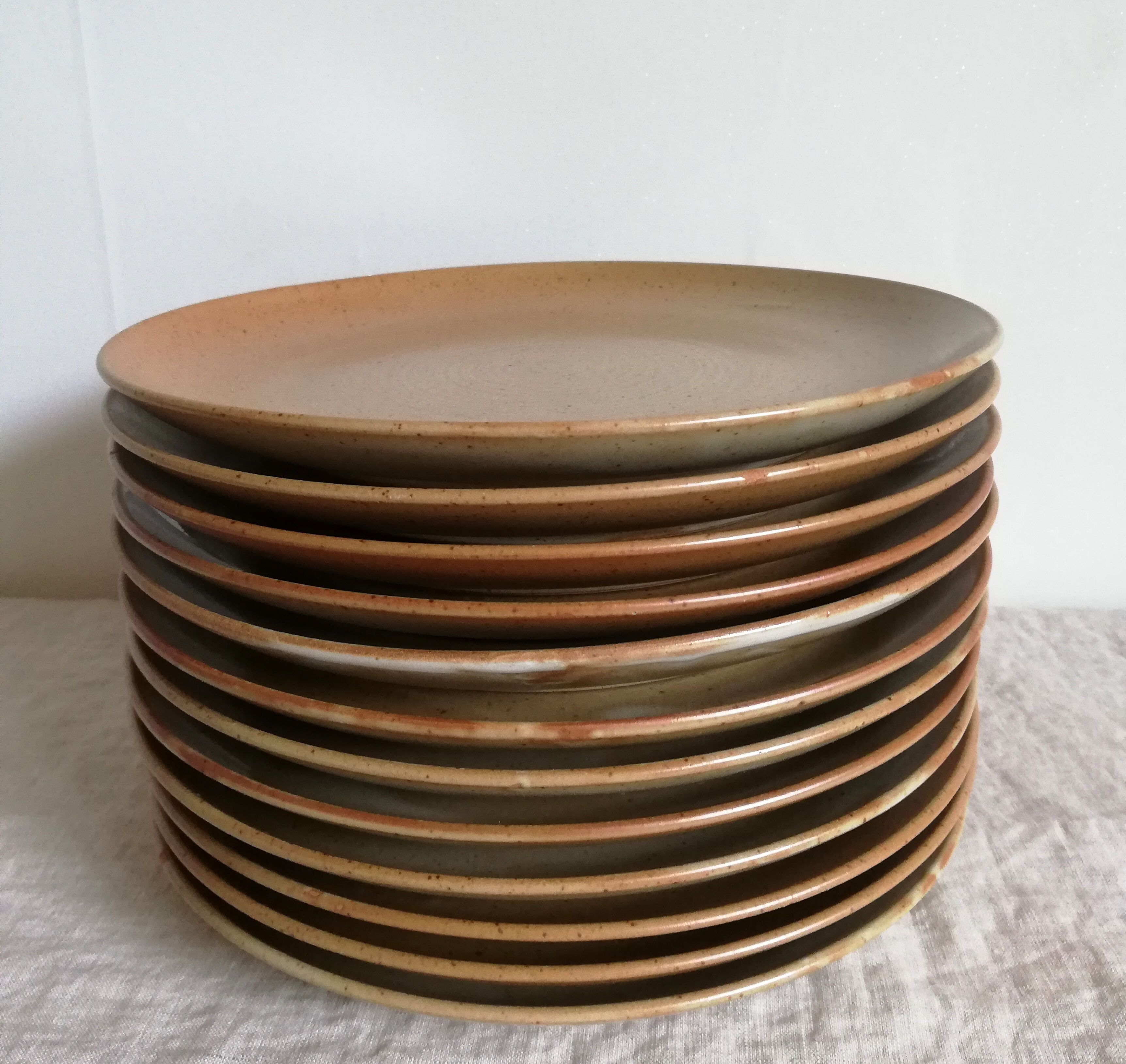 Service 12 assiettes plates grès Village NCF France