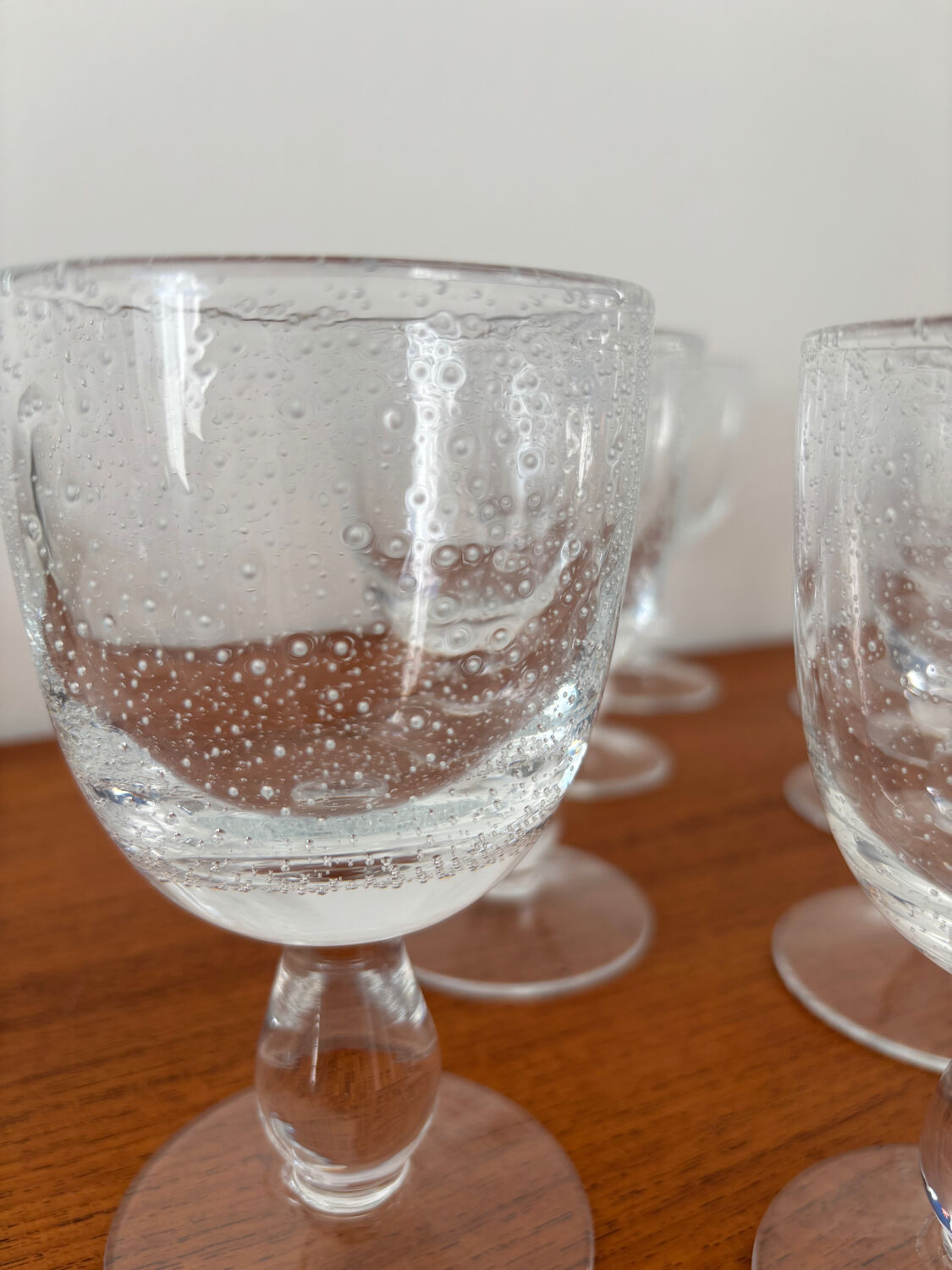 Set of 8 transparent bubble glass glasses for water or wine.