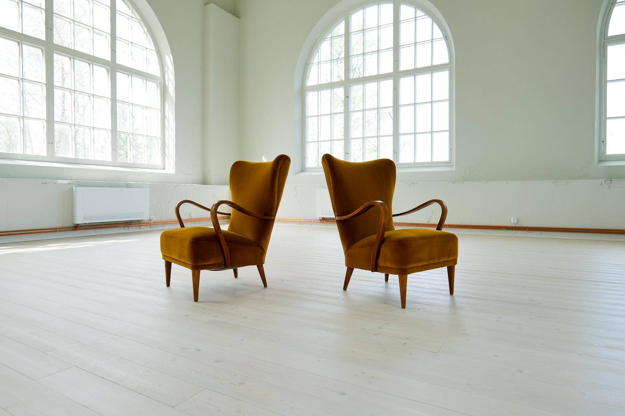 Modern Scandinavian Art Deco lounge chairs in velvet from the 1940s.