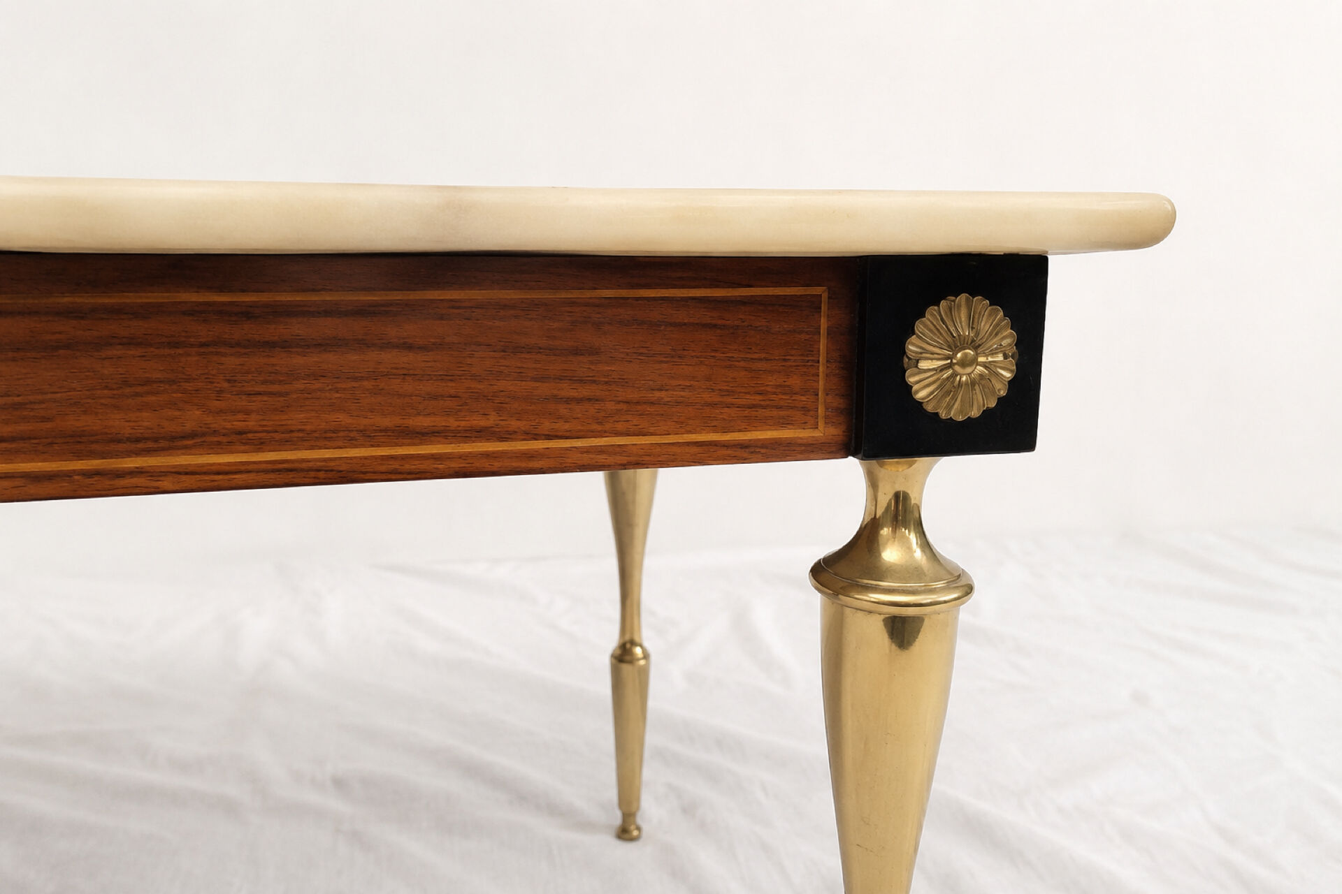 Neoclassical coffee table in beige marble and brass, Louis XVI style.