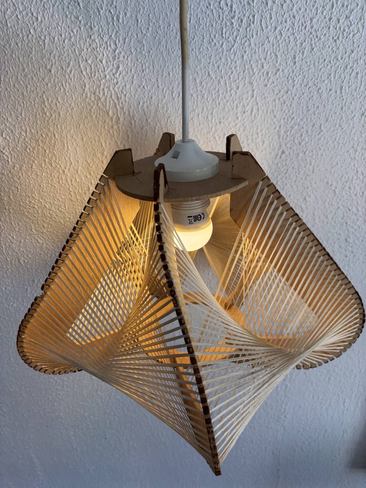 Vintage 1960s Scandinavian pendant light, wire and wood - 23 x 35 cm