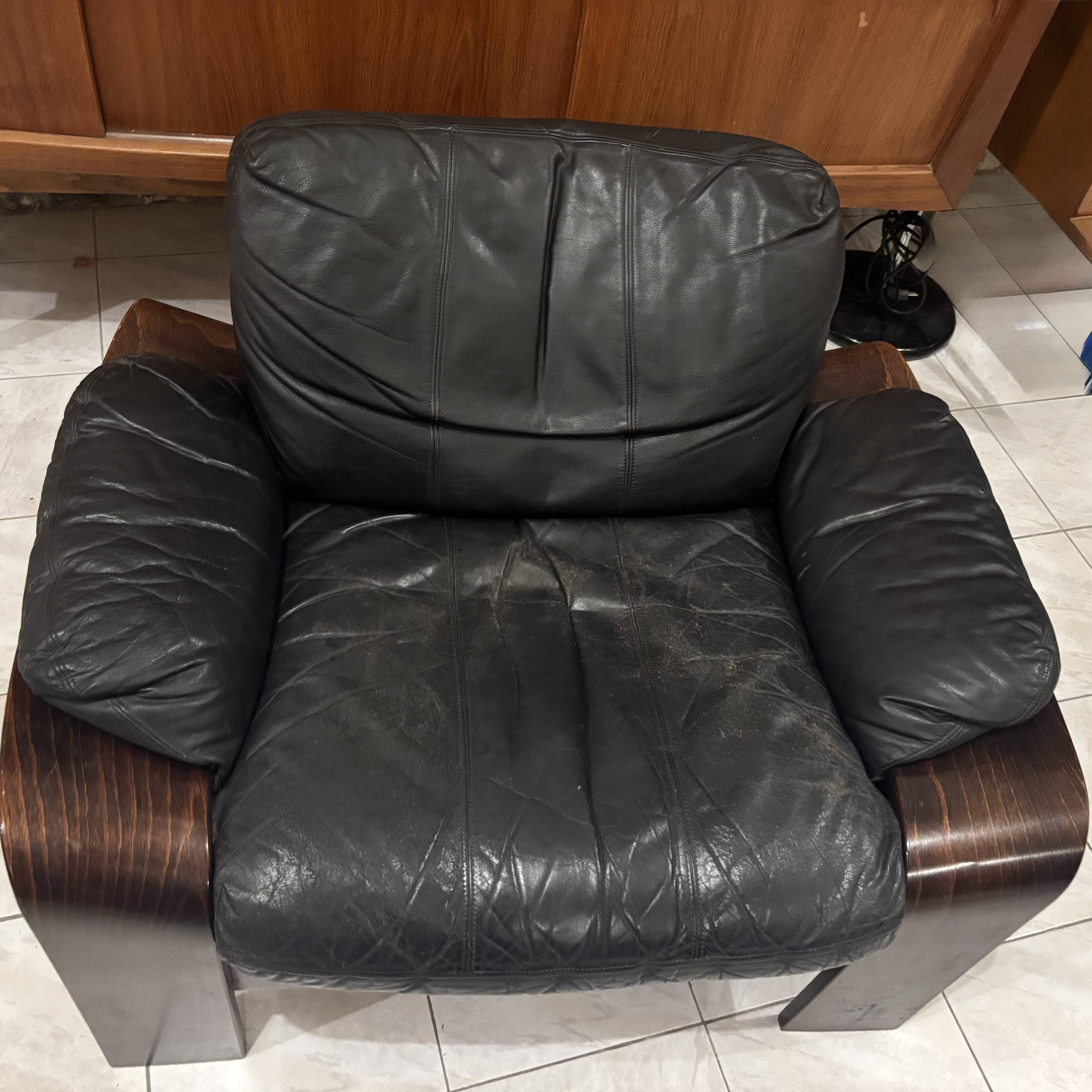 Pair of Scandinavian armchairs in leather and rosewood.