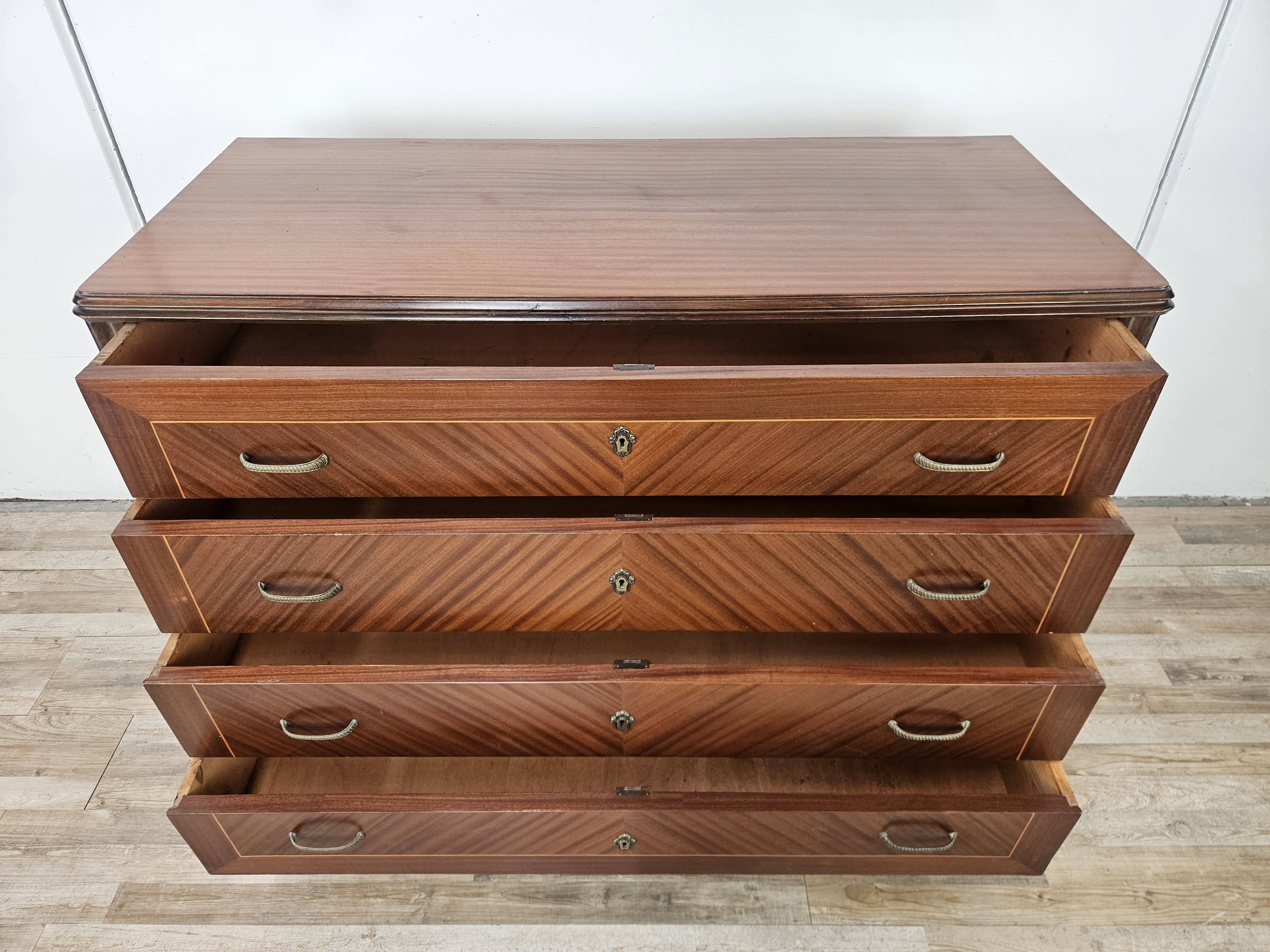 Commode des années 1980 en noyer, palissandre et érable.