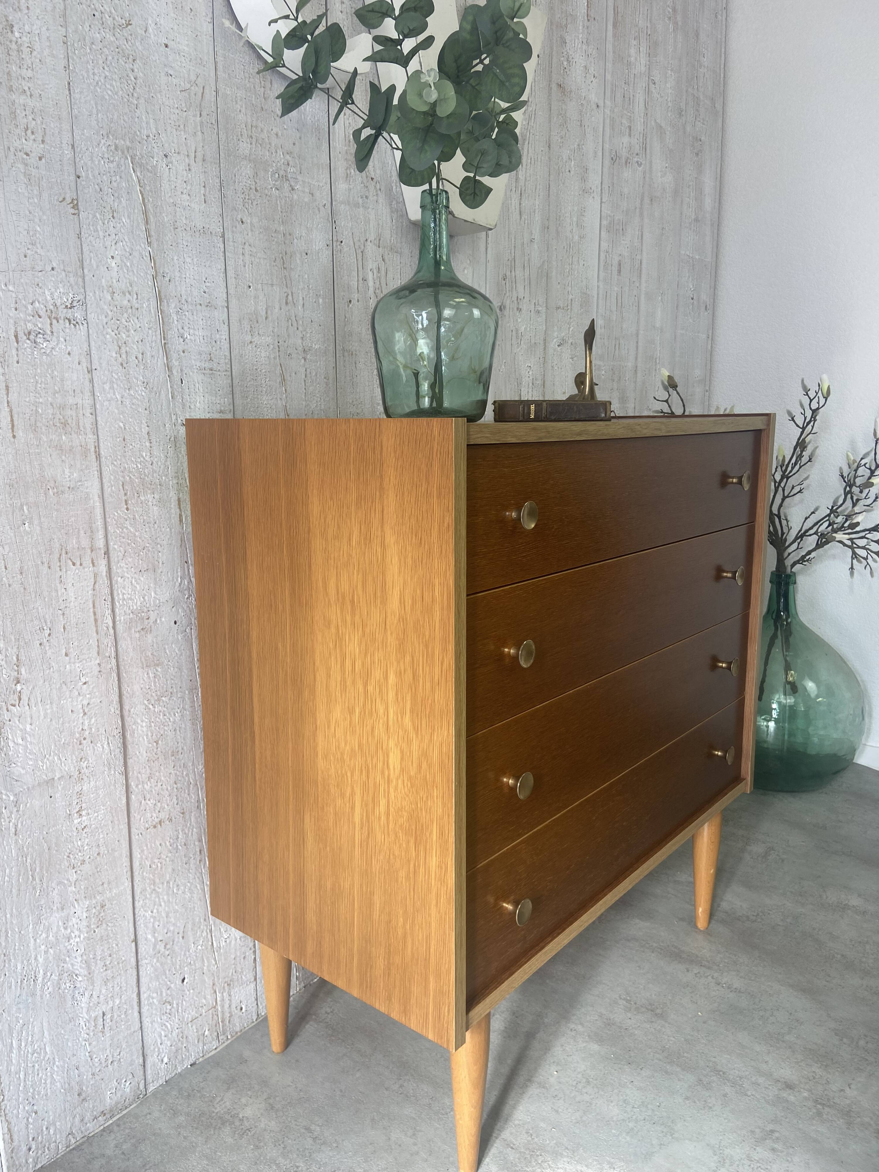 Commode vintage
