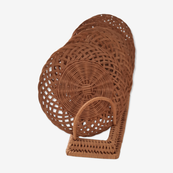 Wicker support and coaster