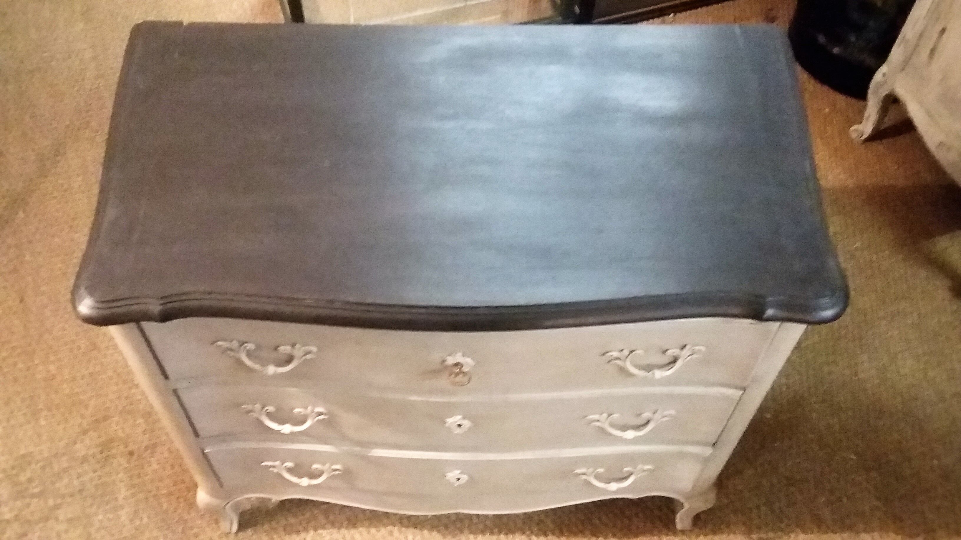 Commode style Louis XV patinée