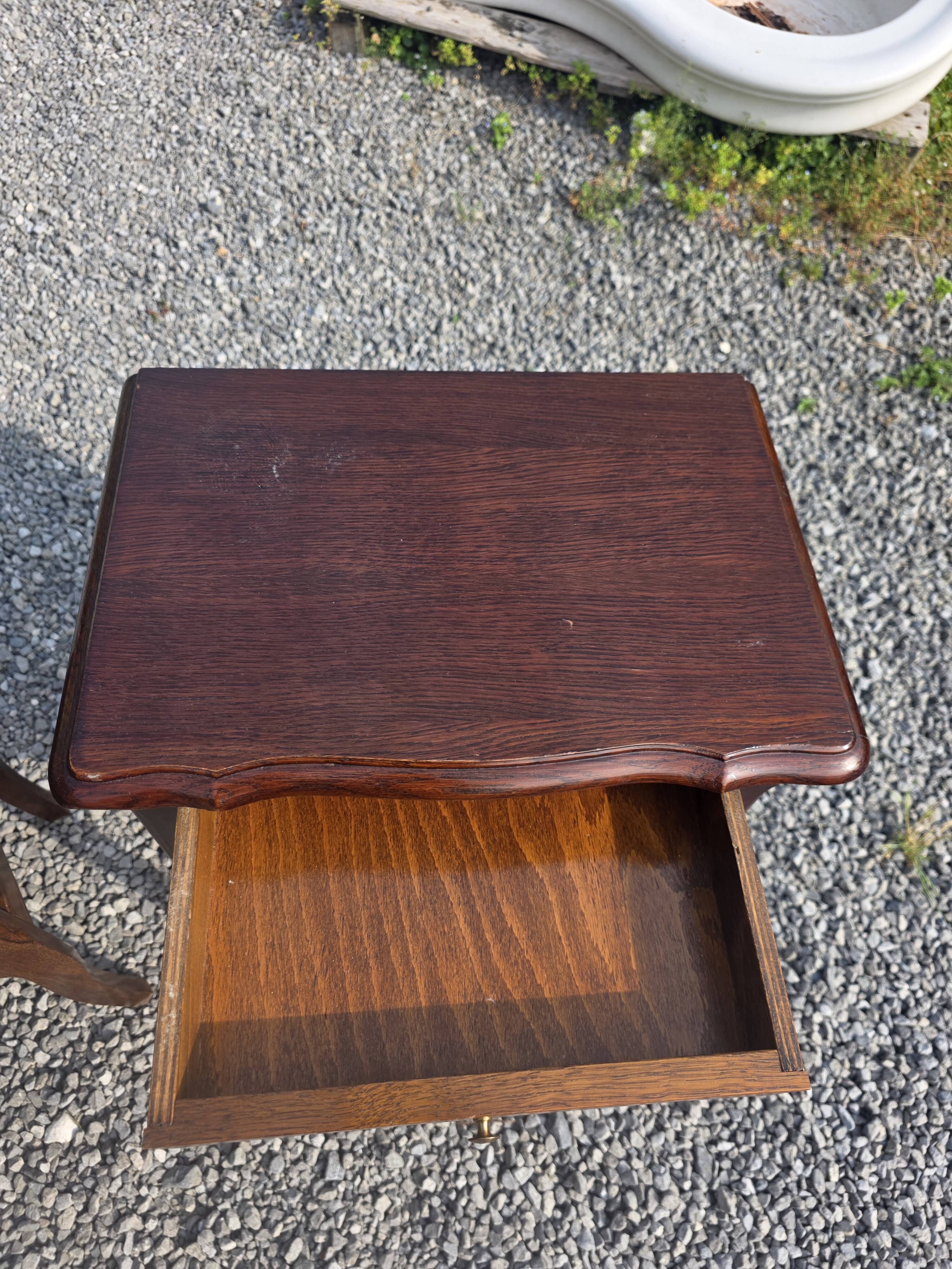 Paire de table de chevet style Louis XV en chêne