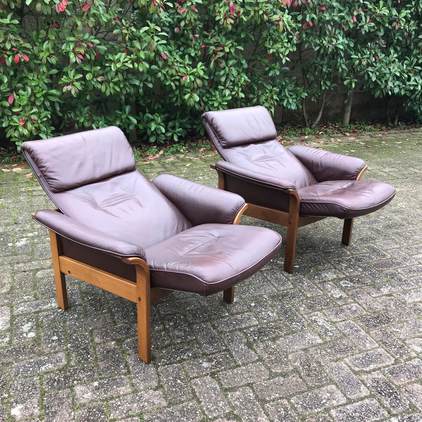 Pair of swedish lounge chairs by Soderber