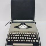Portable Polyjo Super 75 typewriter