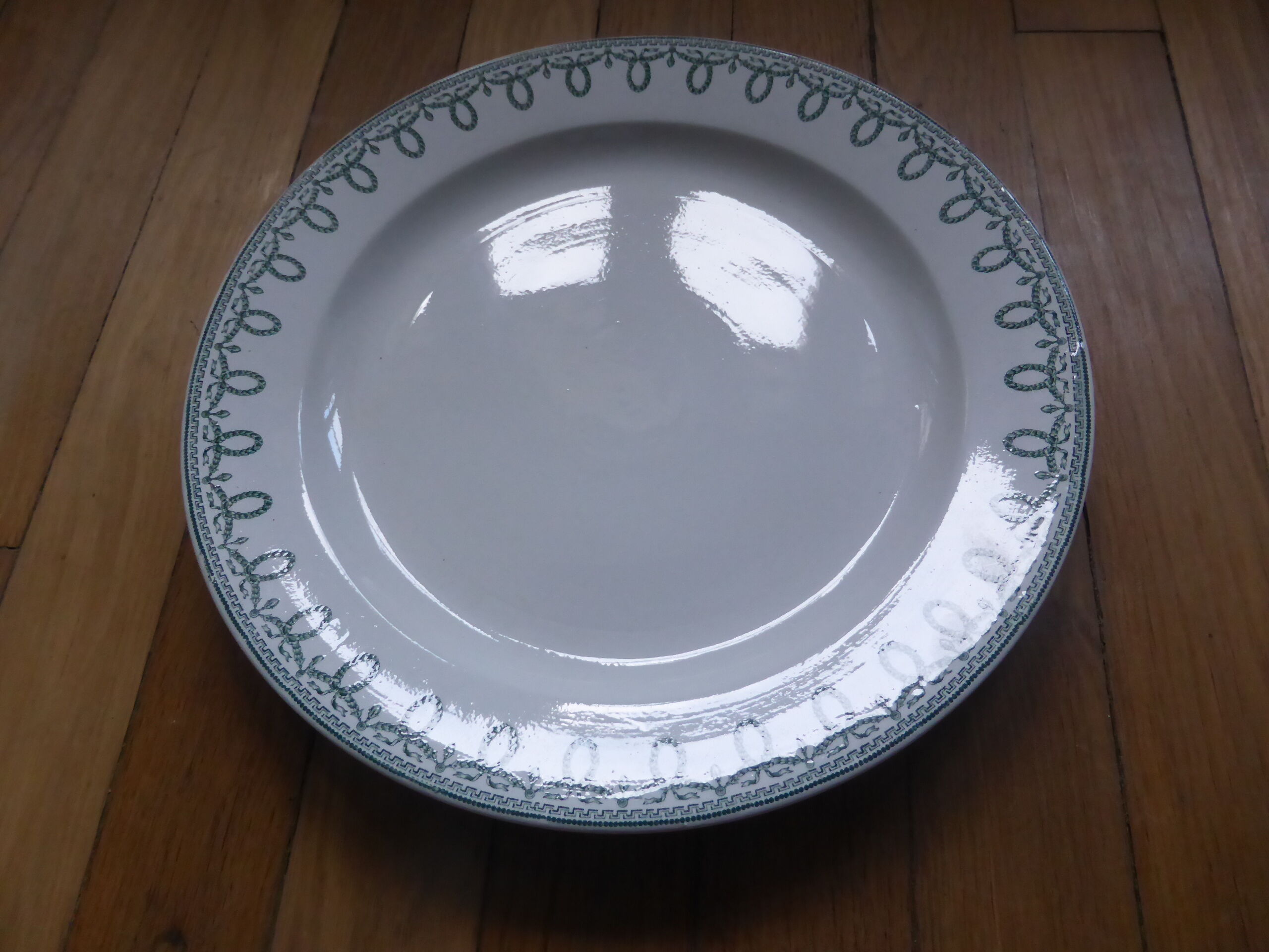Round ironstone dish