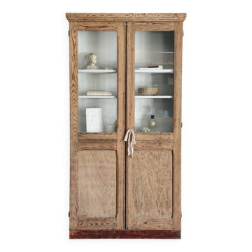 Vitrine patinée